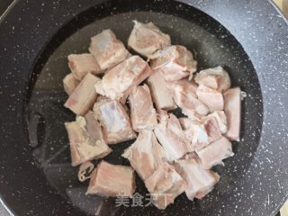板栗炖排骨的做法步骤：3