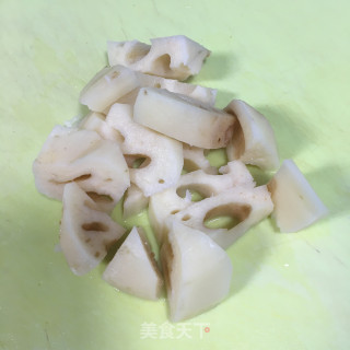 冰糖莲藕梨子羹的做法步骤：1