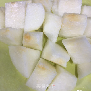 冰糖莲藕梨子羹的做法步骤：2