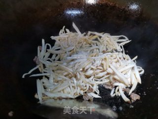 杏鲍菇炒牛肉的做法步骤：4