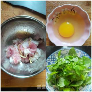 枸杞叶煎蛋瘦肉汤的做法步骤：1