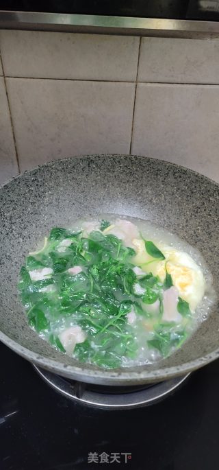 枸杞叶煎蛋瘦肉汤的做法步骤：5