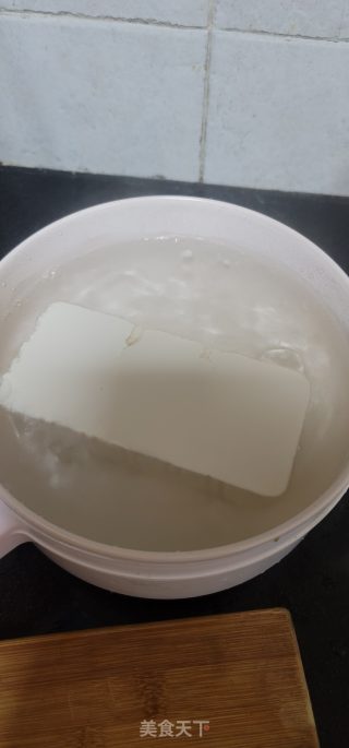 葱香白灼豆腐的做法步骤：2