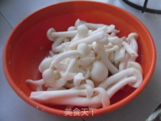 虾仁白玉菇的做法步骤：3