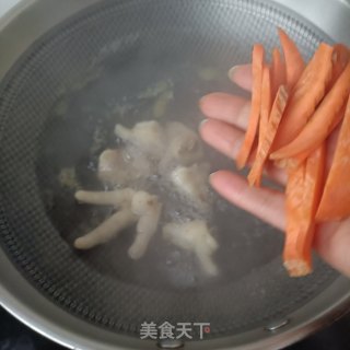 鸡爪章鱼炒毛豆的做法步骤：6
