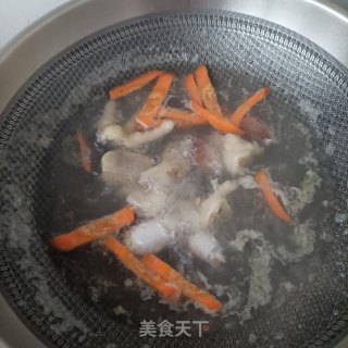 鸡爪章鱼炒毛豆的做法步骤：8