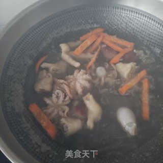 鸡爪章鱼炒毛豆的做法步骤：9