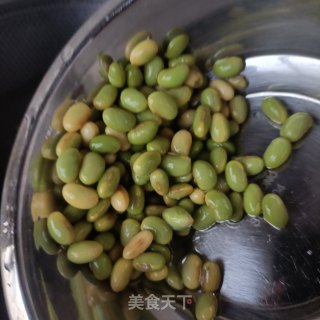 鸡爪章鱼炒毛豆的做法步骤：16