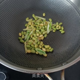 鸡爪章鱼炒毛豆的做法步骤：17