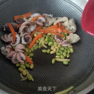 鸡爪章鱼炒毛豆的做法步骤：19