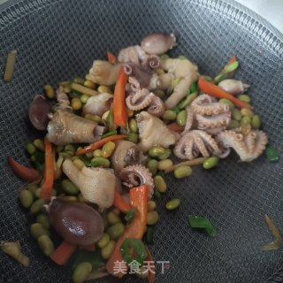 鸡爪章鱼炒毛豆的做法步骤：22