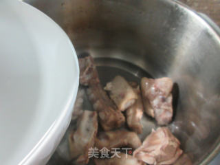 羊排黄豆汤的做法步骤：3