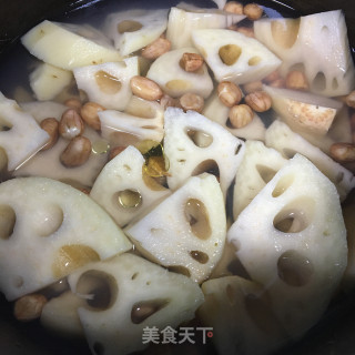 花生煲莲藕的做法步骤：3