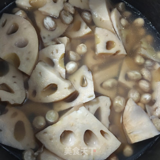 花生煲莲藕的做法步骤：5