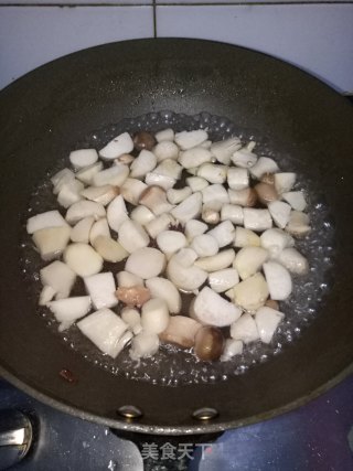 杏鲍菇炖豆腐的做法步骤：1