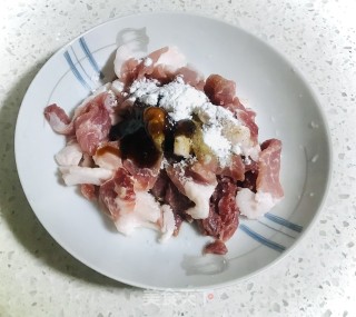 西芹炒肉的做法步骤：3