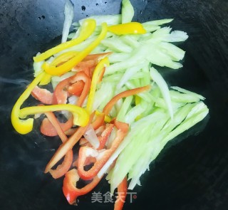 西芹炒肉的做法步骤：4