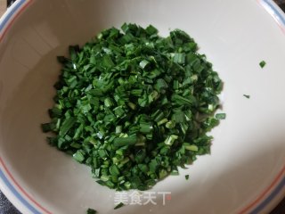 韭菜土豆饼的做法步骤：1