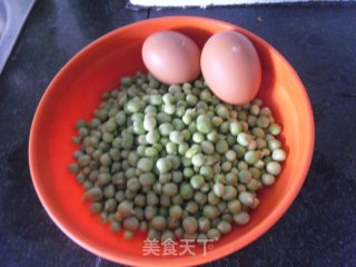 鸡蛋烧豌豆的做法步骤：1