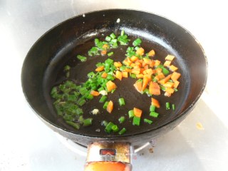 鸡蛋烧豌豆的做法步骤：6