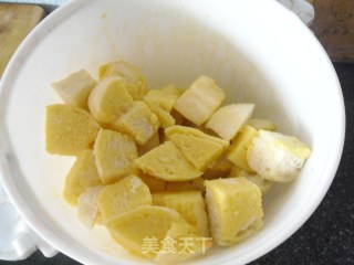 煎炒馒头丁的做法步骤：3