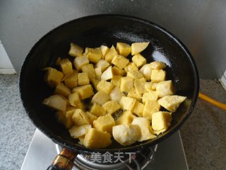 煎炒馒头丁的做法步骤：5