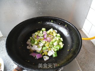 煎炒馒头丁的做法步骤：7