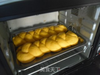 金瓜泥面包的做法步骤：12