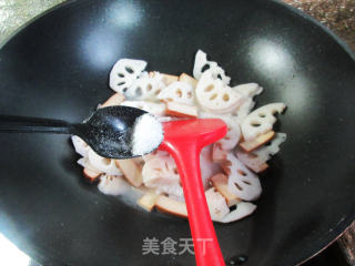 鸡蛋干炒莲藕的做法步骤：7