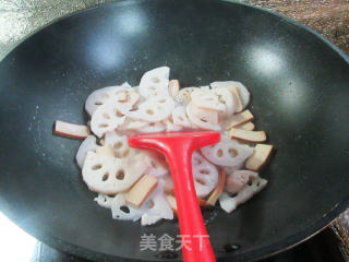 鸡蛋干炒莲藕的做法步骤：8