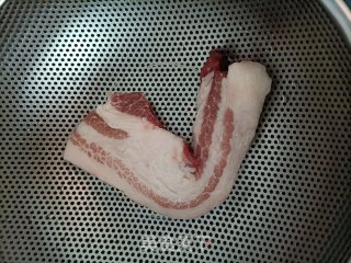 煎五花肉的做法步骤：1