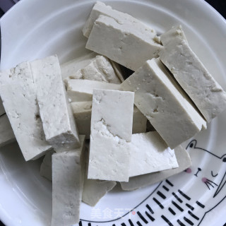 香辣鲈鱼炖豆腐的做法步骤：3