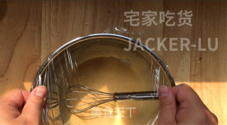 香蕉古早蛋糕，香甜松软，满室飘香，口感如棉花般的轻柔，超好吃。的做法步骤：5