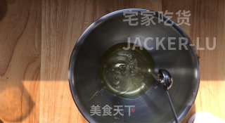 香蕉古早蛋糕，香甜松软，满室飘香，口感如棉花般的轻柔，超好吃。的做法步骤：6