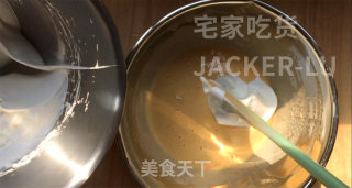 香蕉古早蛋糕，香甜松软，满室飘香，口感如棉花般的轻柔，超好吃。的做法步骤：9