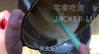 香蕉古早蛋糕，香甜松软，满室飘香，口感如棉花般的轻柔，超好吃。的做法步骤：10