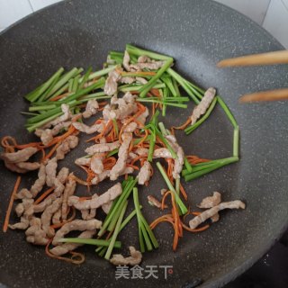韭菜炒粉丝的做法步骤：13