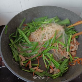 韭菜炒粉丝的做法步骤：18