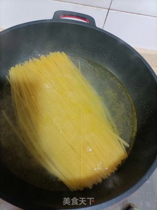 香辣火鸡意面的做法步骤：1