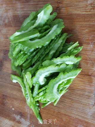 苦瓜炒豆腐卷的做法步骤：1