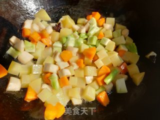 彩蔬炒四丁的做法步骤：6