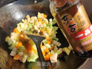 彩蔬炒四丁的做法步骤：7
