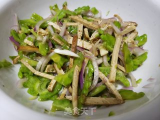 苦瓜洋葱拌五香豆腐的做法步骤：5