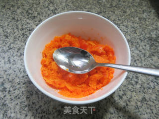 咸蛋黄炒虾仁的做法步骤：2