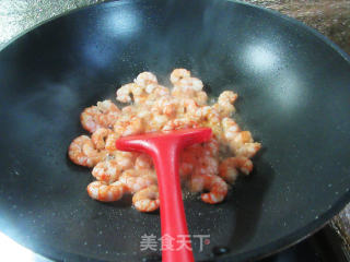 咸蛋黄炒虾仁的做法步骤：7
