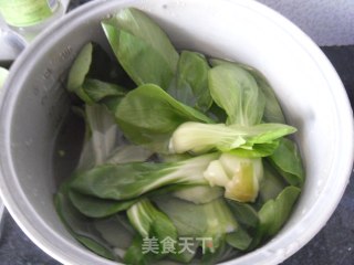 秋木耳油菜的做法步骤：1