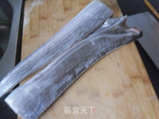 酱焖带鱼的做法步骤：1