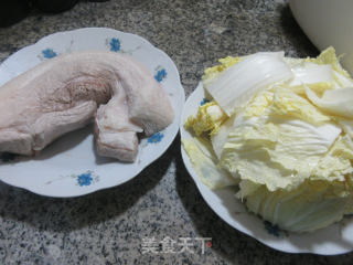 大白菜炖五花肉的做法步骤：1