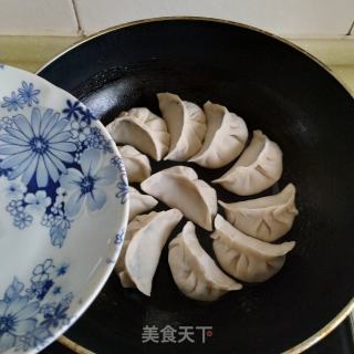 煎饺的做法步骤：10
