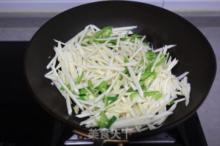 辣椒炒茭白的做法步骤：3
